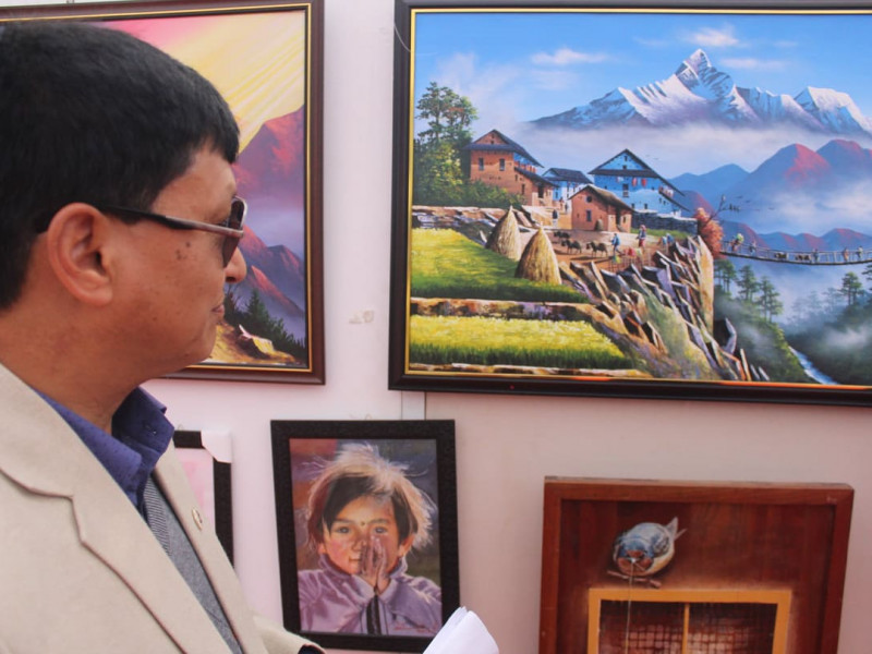 एमाले महाधिवेशनस्थलमा ५ हजारदेखि ६ लाखसम्मका चित्र, विद्यासुन्दरले किने १५ हजारकाे पेन्टिङ